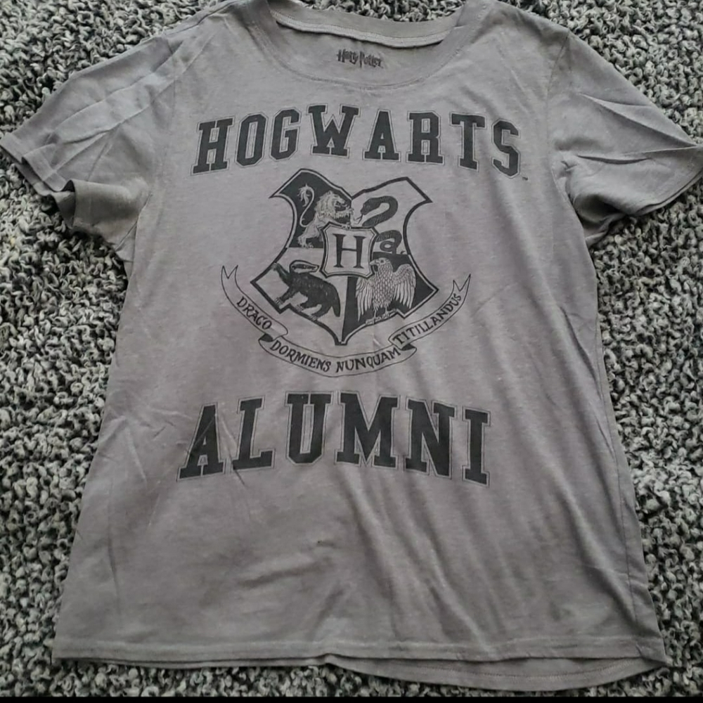 Grey hogwarts tshirt